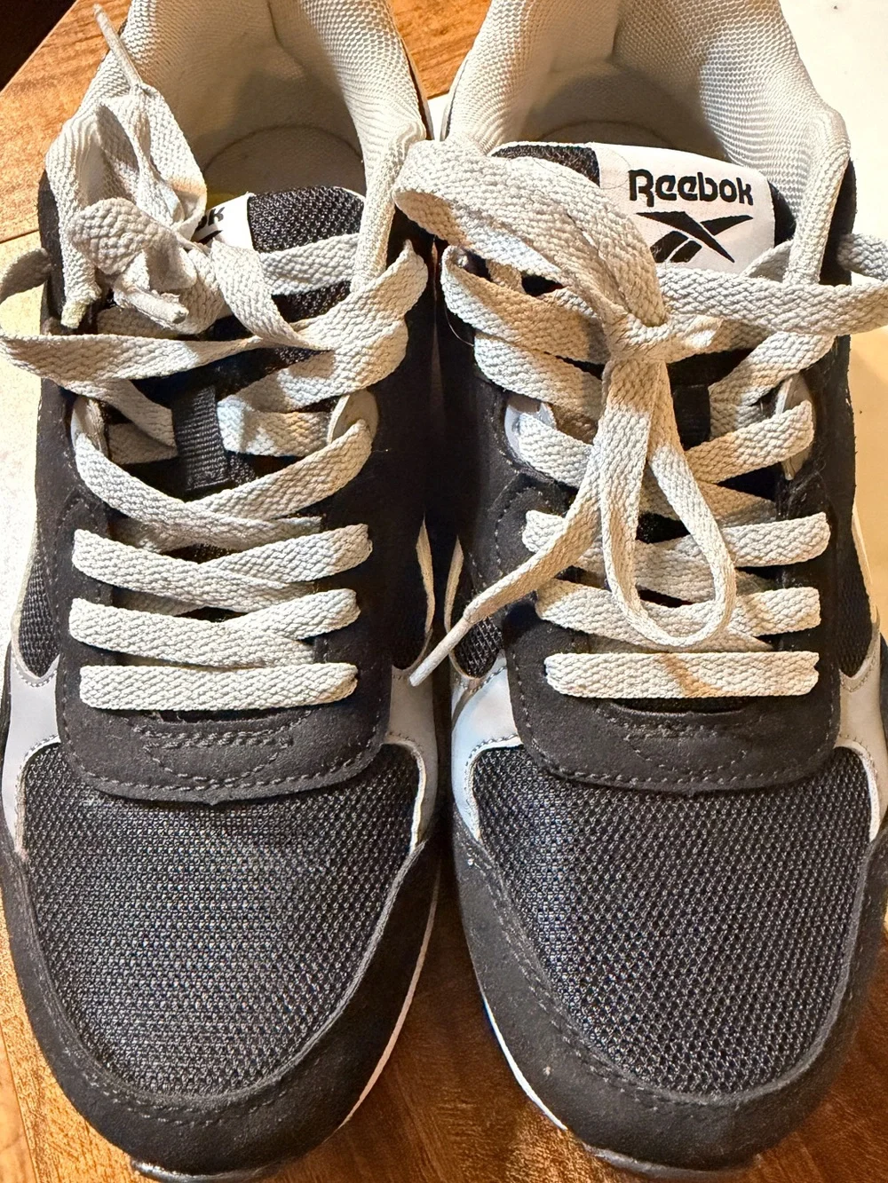 Reebok Men’s Classic Black and Gray Athletic Sneakers size 8